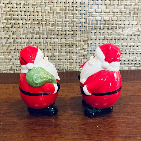🎄🌟HP🌟VTG Set Ceramic Jolly Santa Salt & Pepper Shakers - Picture 5 of 8
